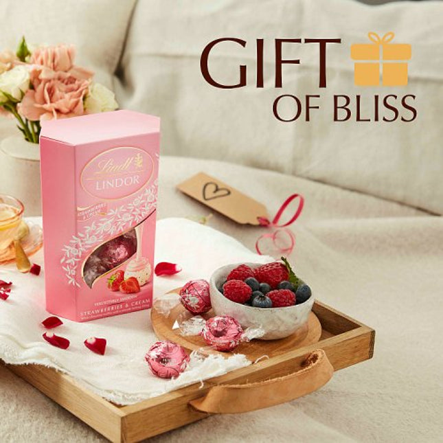 Lindt Lindor Strawberry & Cream Cornet 200g