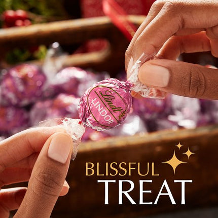 Lindt Lindor Strawberry & Cream Cornet 200g